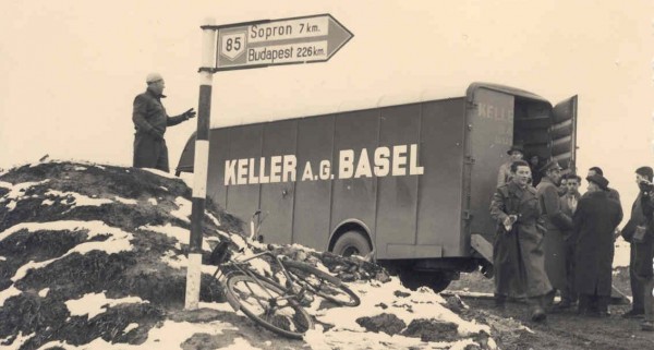 Keller AG Möbelwagen bei Sopron mit Flüchtlingen 1956